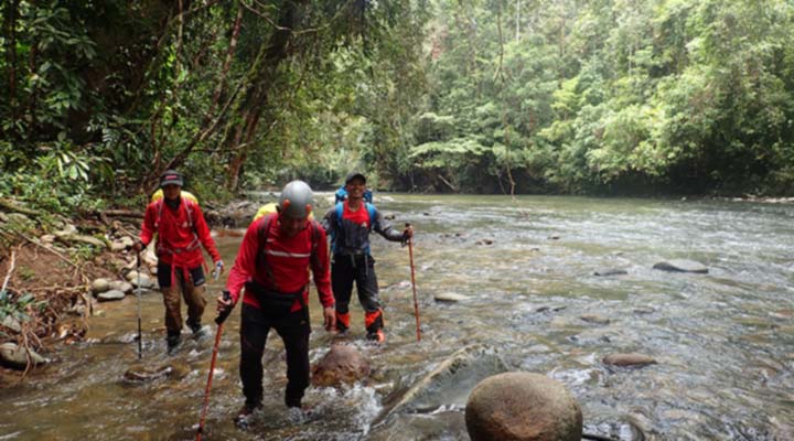 MOUNT BUKIT RAYA - 2,278 M - indonesia expeditions